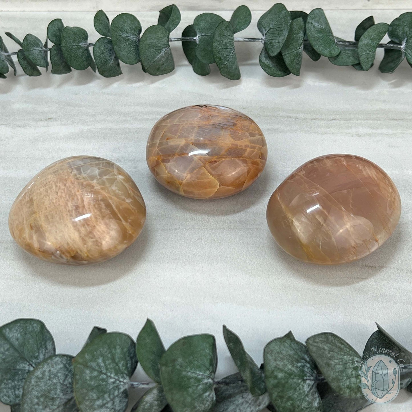 Peach Mooonstone With Silver Flash Palm Stones