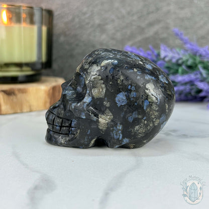 Que Sera with Blue Quartz Skull Carving