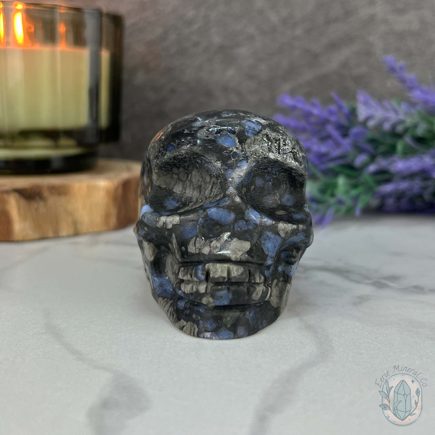 3" Que Sera with Blue Quartz Skull Carving