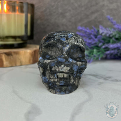 3" Que Sera with Blue Quartz Skull Carving