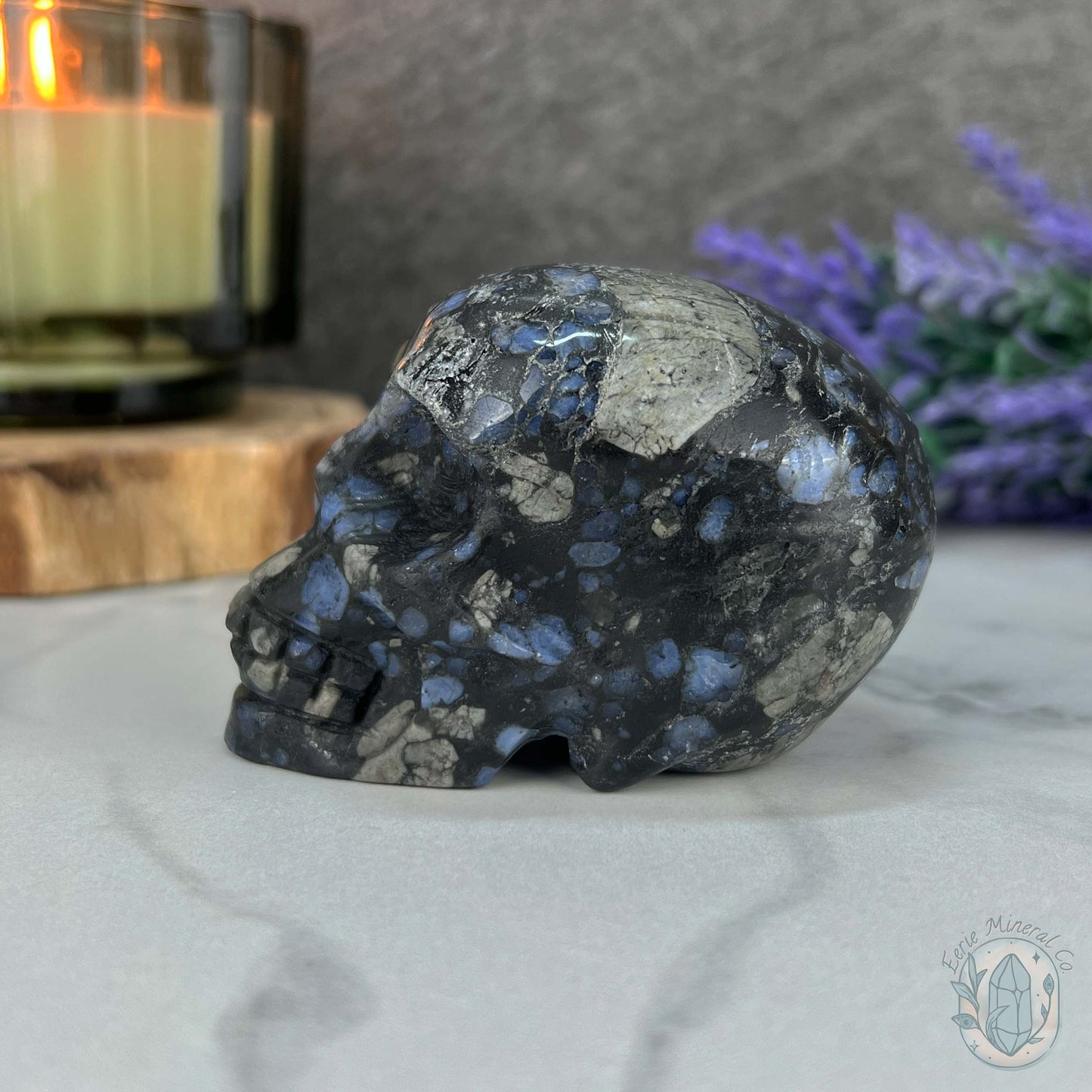 3" Que Sera with Blue Quartz Skull Carving