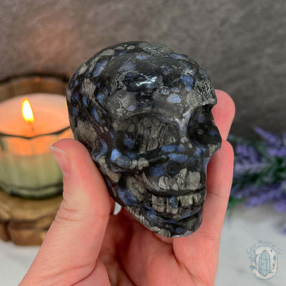 3" Que Sera with Blue Quartz Skull Carving