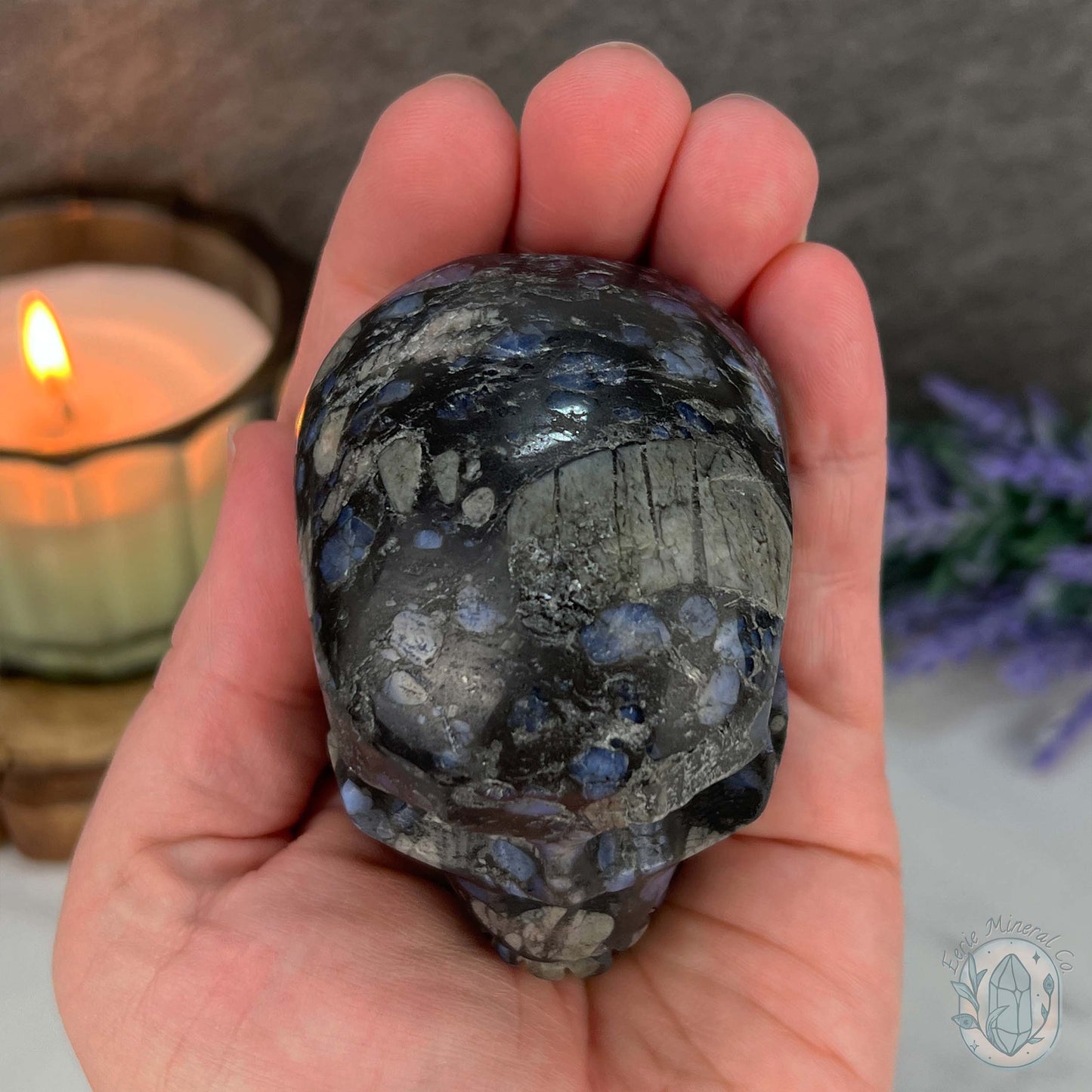 3" Que Sera with Blue Quartz Skull Carving