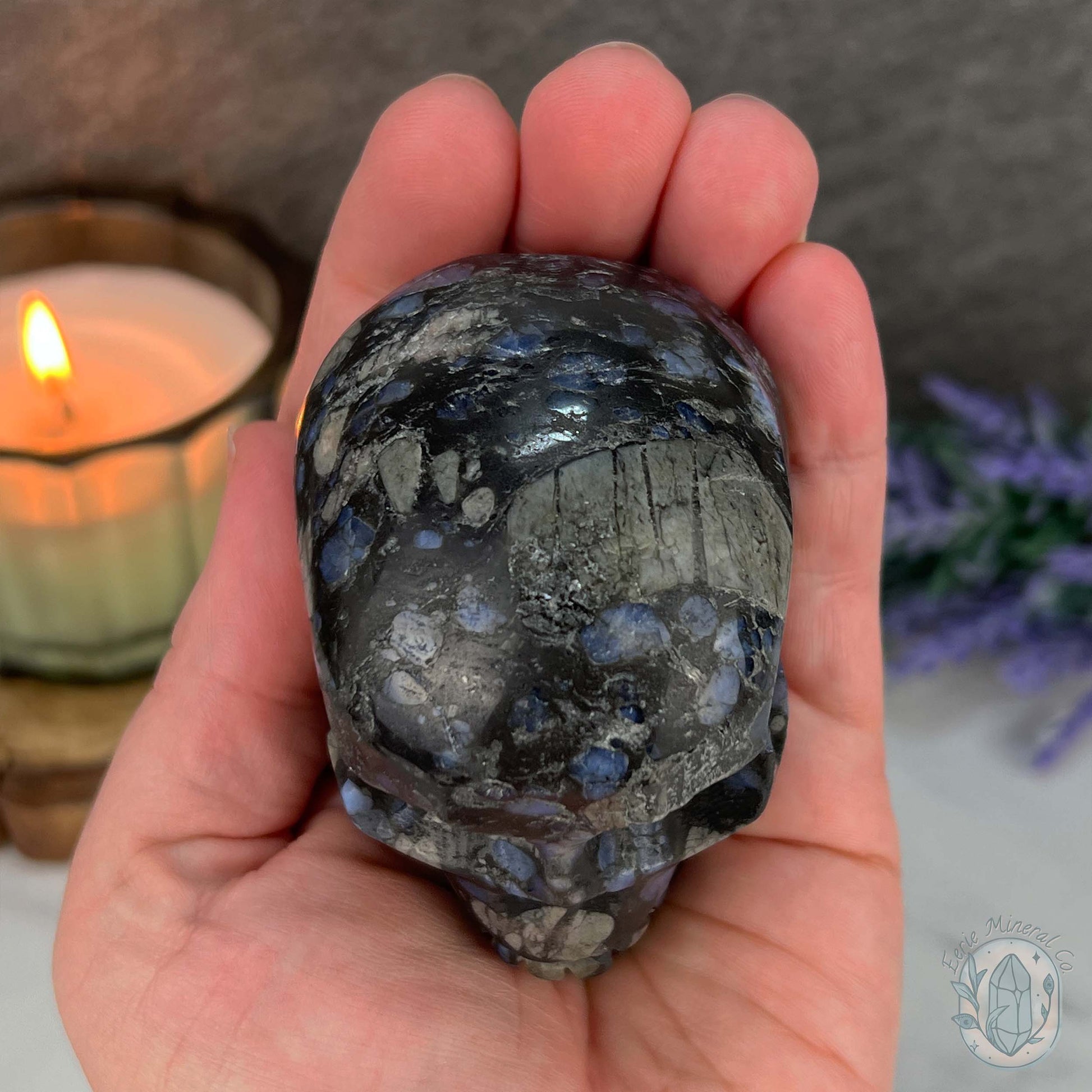 3" Que Sera with Blue Quartz Skull Carving