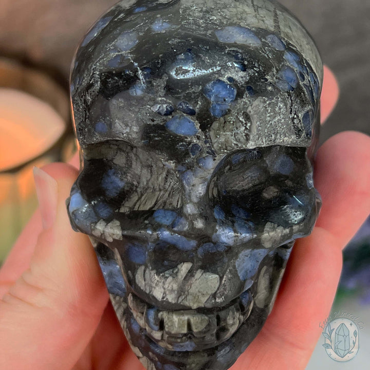 3" Que Sera with Blue Quartz Skull Carving