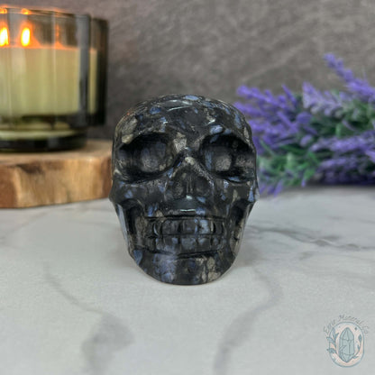 3" Que Sera with Blue Quartz Skull Carving