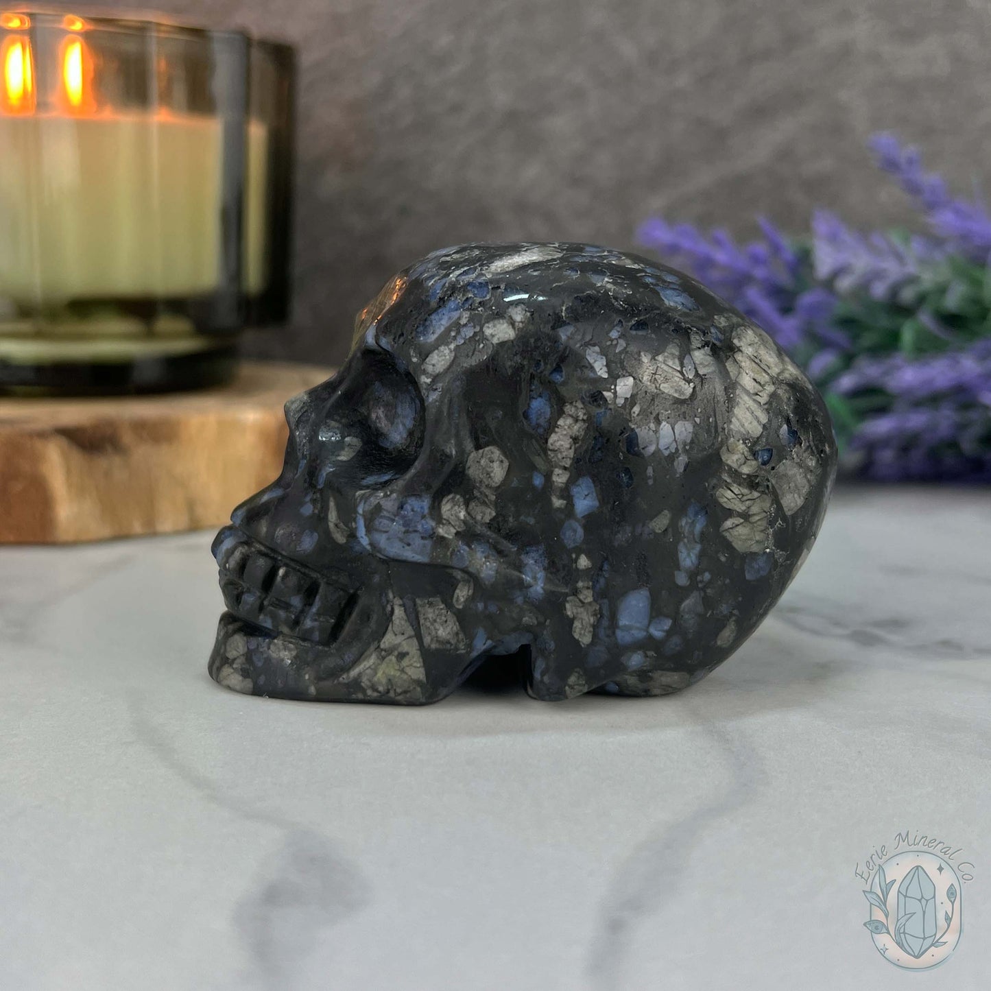 3" Que Sera with Blue Quartz Skull Carving