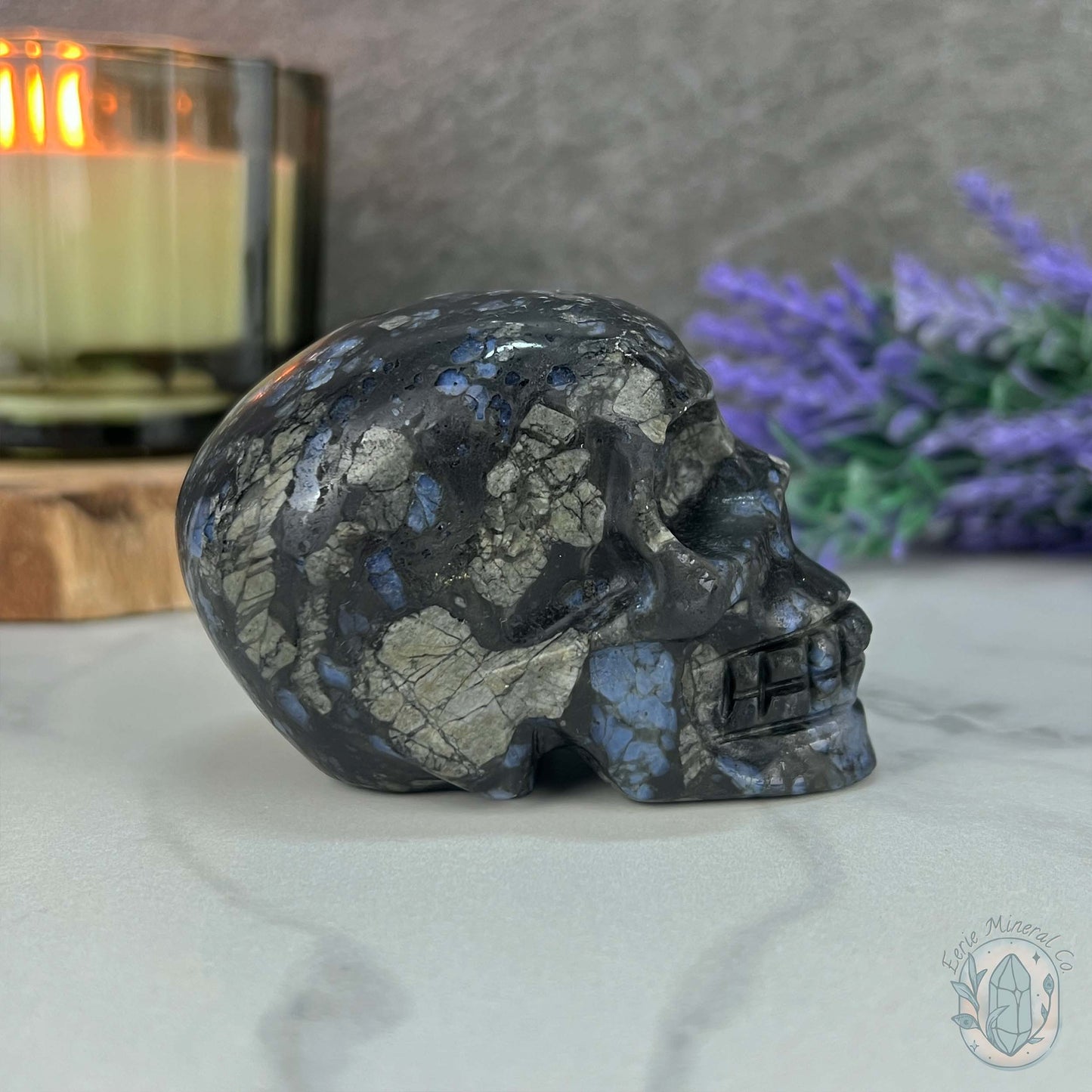 3" Que Sera with Blue Quartz Skull Carving