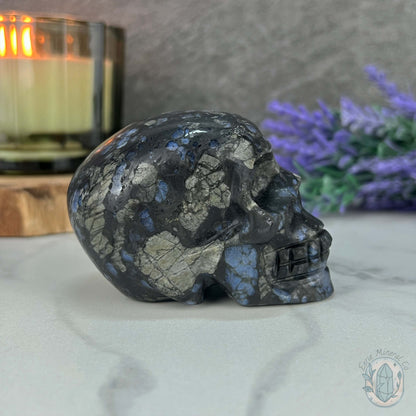 3" Que Sera with Blue Quartz Skull Carving