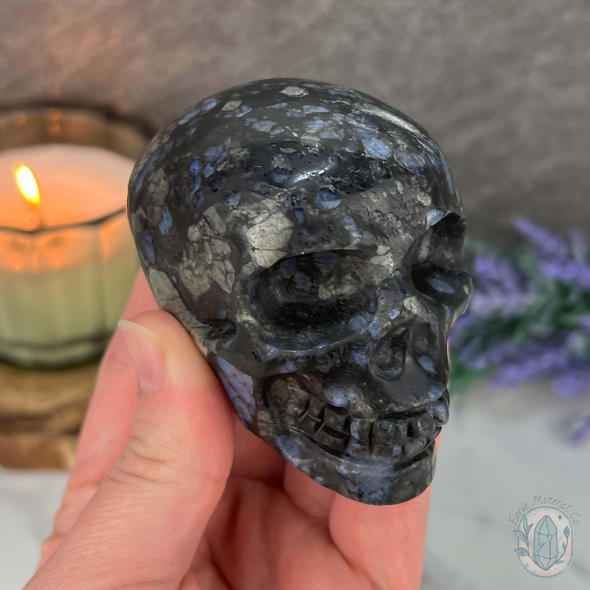 3" Que Sera with Blue Quartz Skull Carving