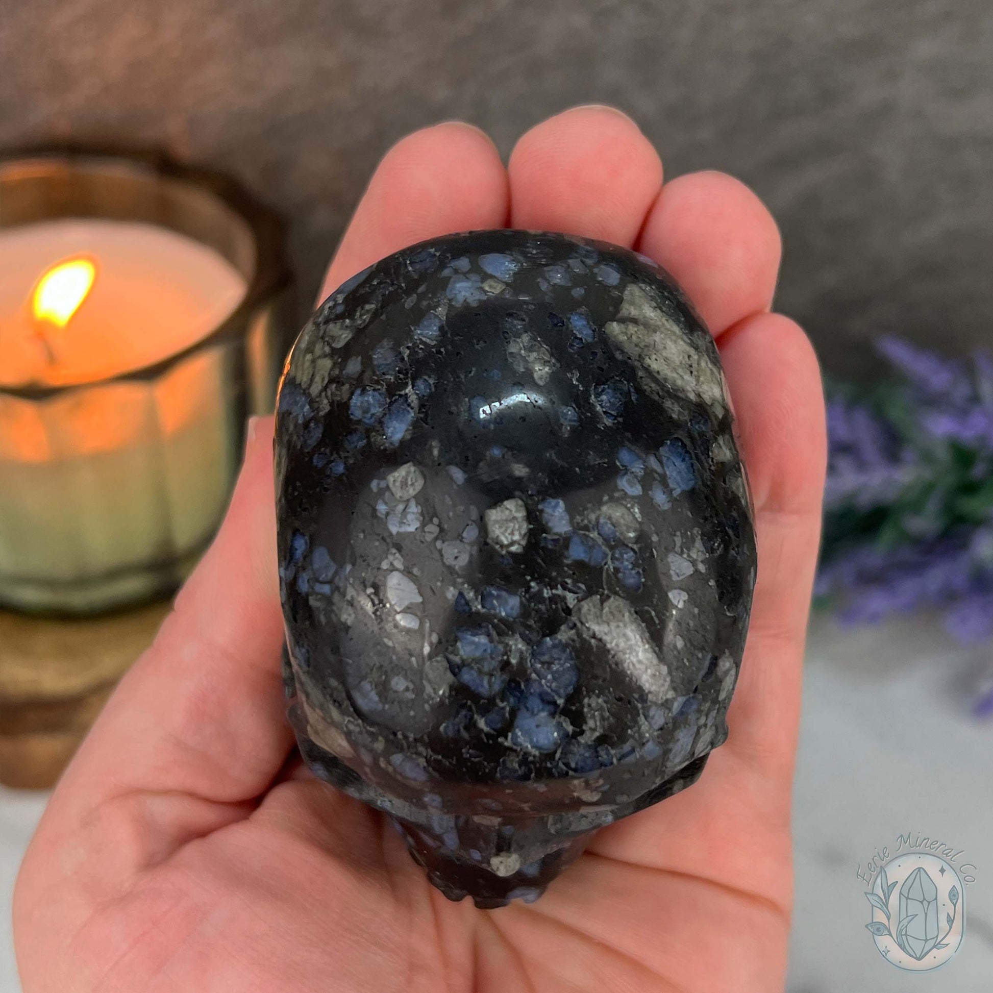 3" Que Sera with Blue Quartz Skull Carving