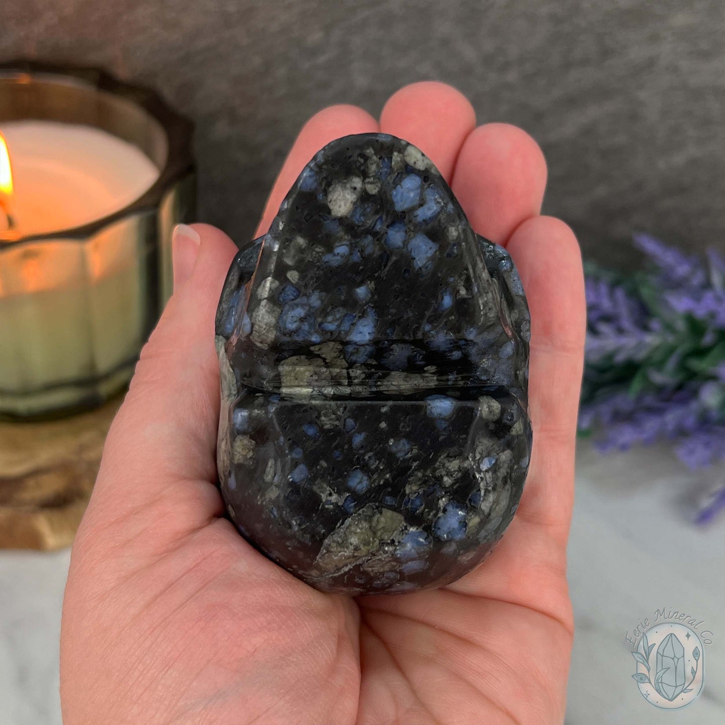3" Que Sera with Blue Quartz Skull Carving