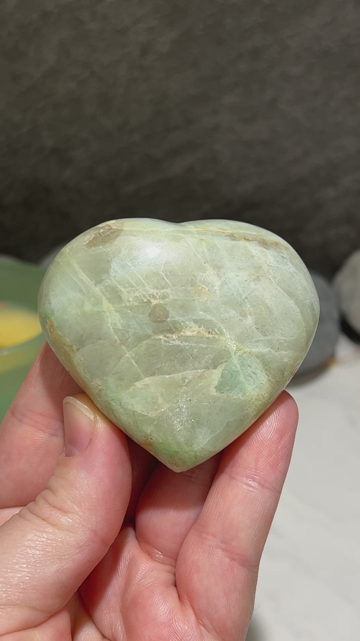 If you're looking for a little magic in your life, look no further than this silver flash green moonstone heart carving. This polished stone heart is made from beautiful green moonstone material, and it's sure to add a touch of mystery and enchantment to any space.