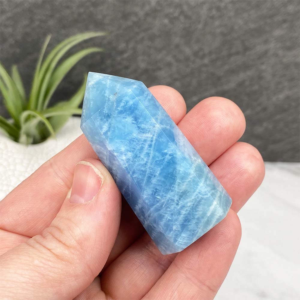 Polished Aquamarine Tower With Flash