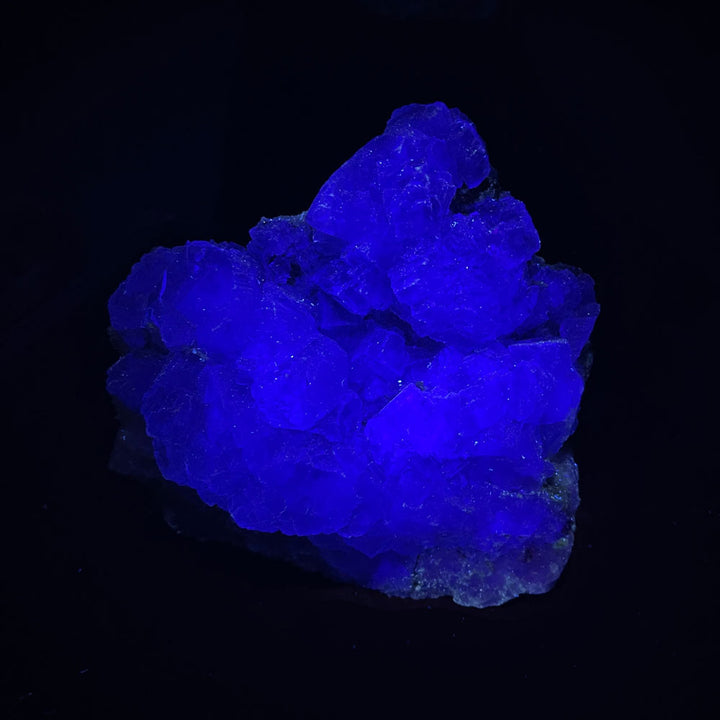 UV reactive blue fluorite natural specimen