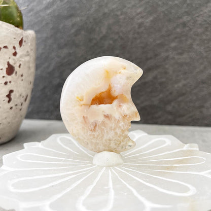 Flower Agate Moon Carving