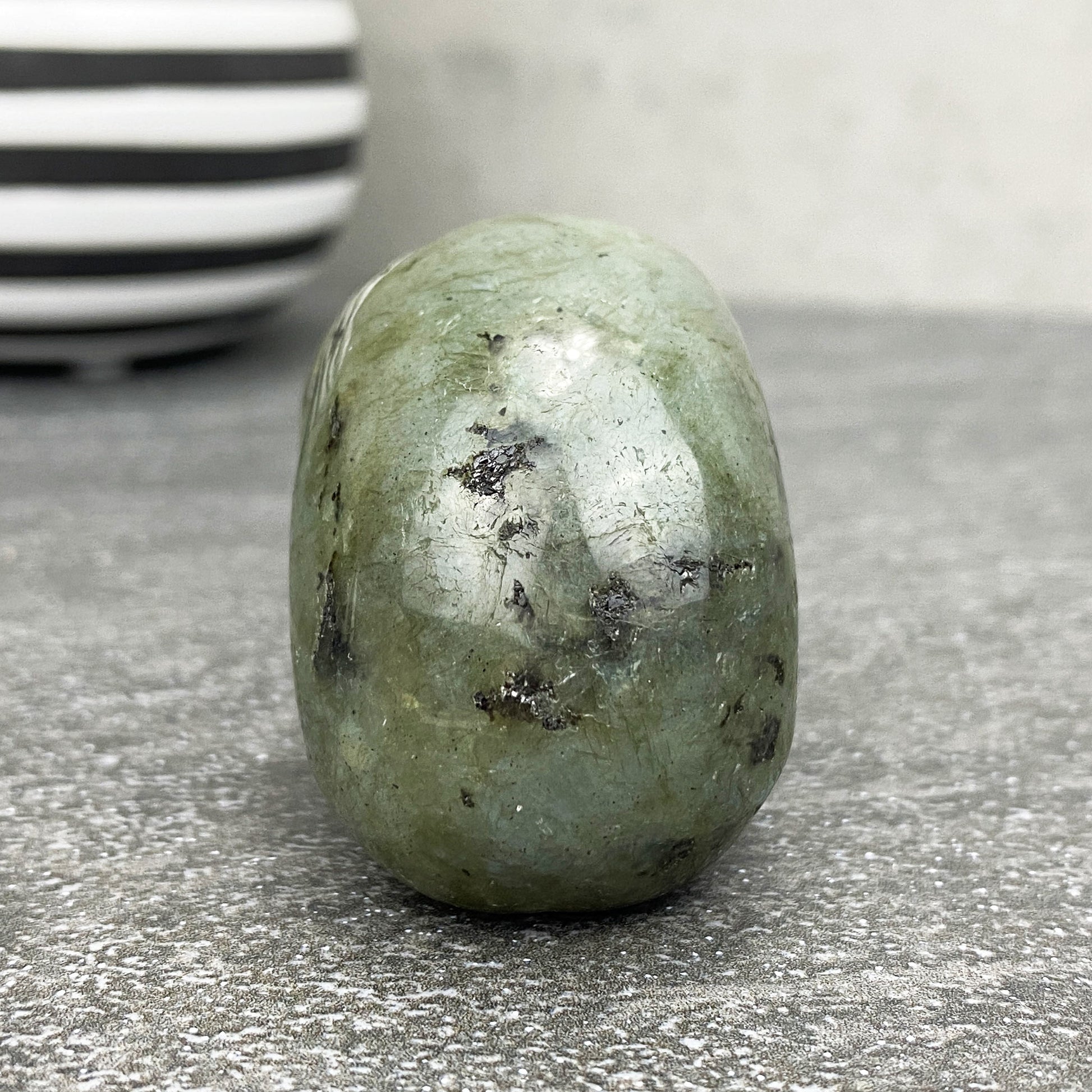 labradorite-crystal-skull-carving