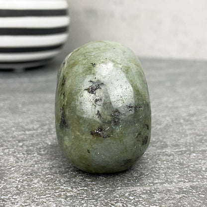 labradorite-crystal-skull-carving