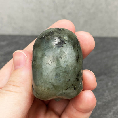 labradorite-crystal-skull-carving